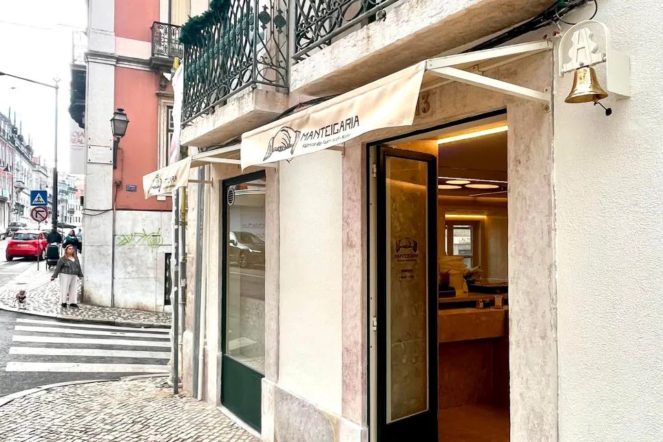 Manteigaria façade on a corner of Príncipe Real, in Lisbon, with a golden bell